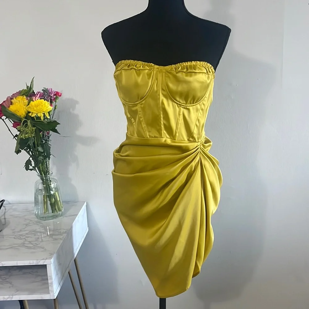 Corset style satin mini dress size 6 chartreuse - Picture 2 of 4
